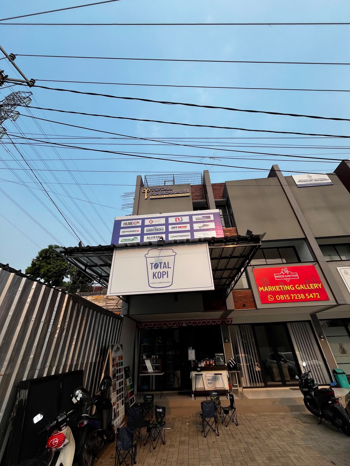 Total Hardware Store Exterior